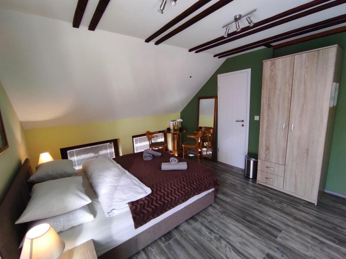Accommodation "Old Town Dreznik" Rakovica Extérieur photo