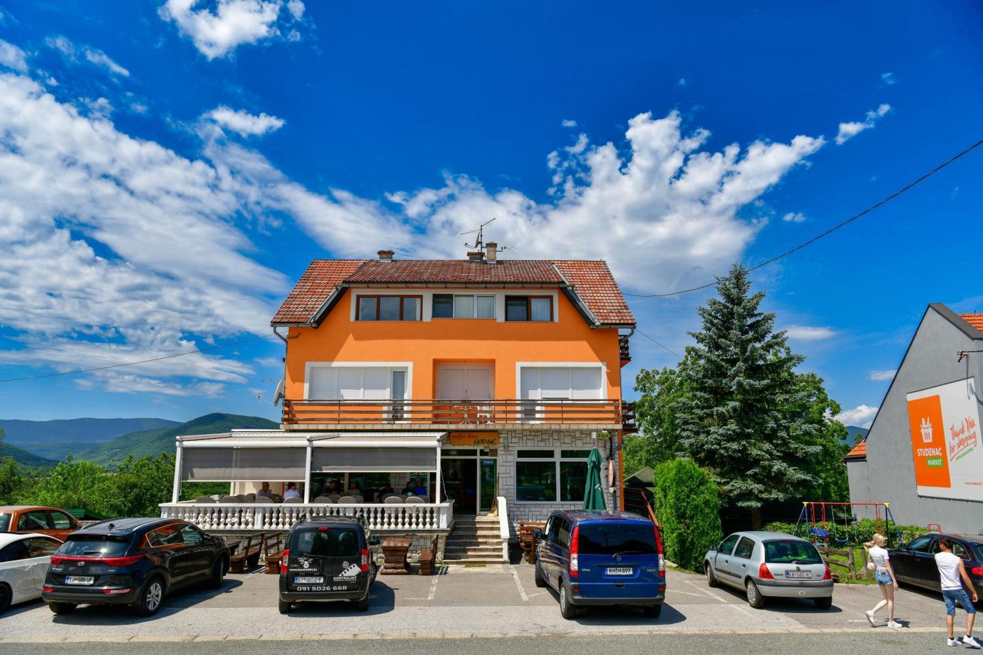 Accommodation "Old Town Dreznik" Rakovica Extérieur photo