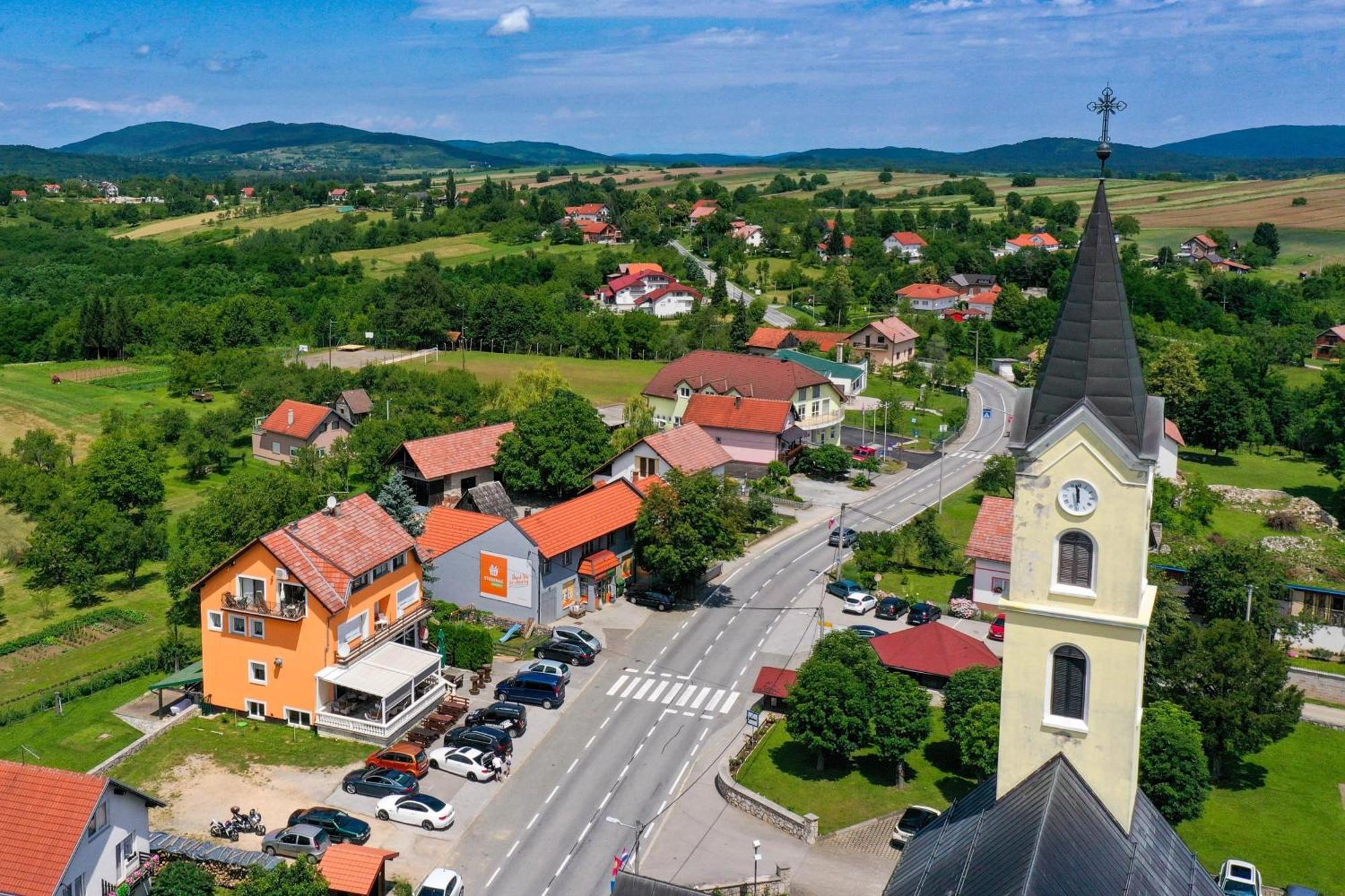 Accommodation "Old Town Dreznik" Rakovica Extérieur photo